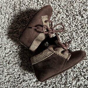 Wendy Bellissimo size 3 baby booties